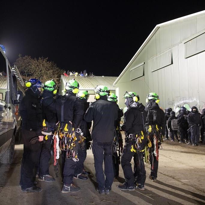 Police press ahead with clearance of condemned German hamlet